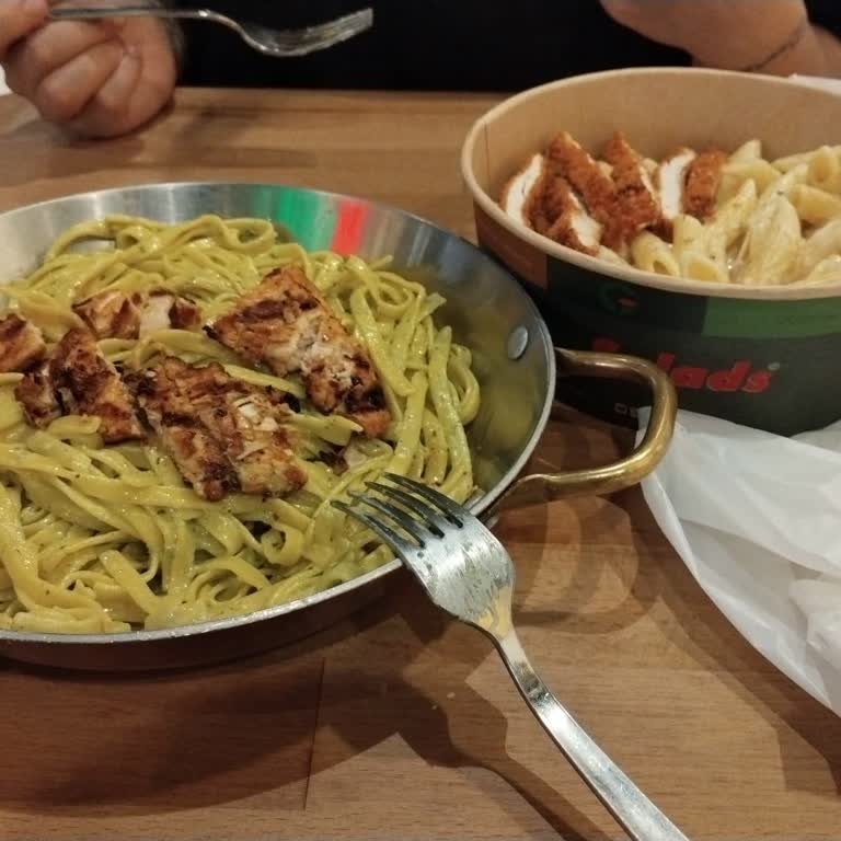 Fettucine Porsiyonları Aşırı Azaldı Ve Parmesan Eksikliği
