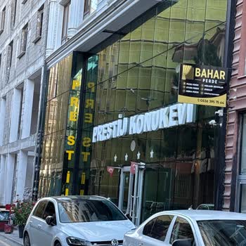 Prestij Konuk Evi Resepsiyondaki Görevlinin Tavrı Son Derece Kaba Ve Saygısızdı