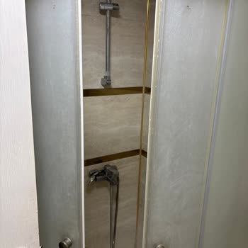 Prestij Konuk Evi Resepsiyondaki Görevlinin Tavrı Son Derece Kaba Ve Saygısızdı