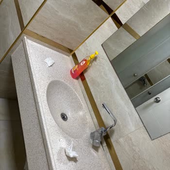 Prestij Konuk Evi Resepsiyondaki Görevlinin Tavrı Son Derece Kaba Ve Saygısızdı