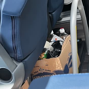 Otobüste Hijyen Aksaklığı: Yolcu Ve Muavinin Poşet İçinde İdrar Yapması