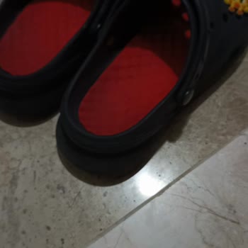 Twigy Sane Terliği Çoraplarda Kırmızı Lekeler Bırakıyor