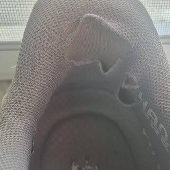 Skechers Hillcrest Ayakkabısında İç Topuk Astarı Erken Yıpranması Ve Üretim Kusuru Şikayeti