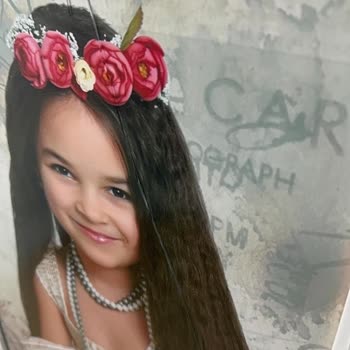 Yapışkanlı Vida Kancanın Dayanıksızlığı Nedeniyle Çerçeve Ve Saat Kırıldı, Duvar Hasar Gördü