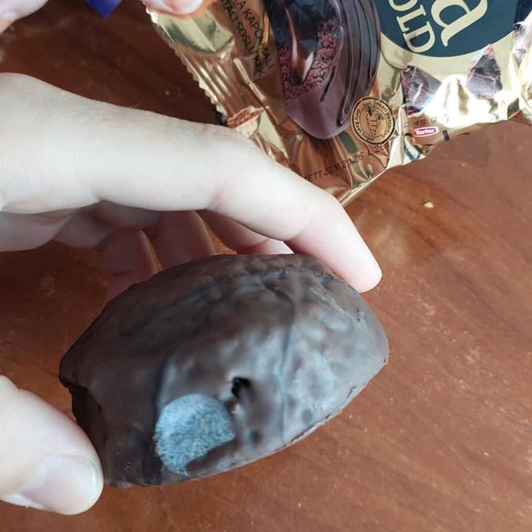 Torku Çikolatalı Keklerde Küflü Ürün Ve Değişen Tat: Sağlık Endişesi Ve Geri Ödeme Talebi