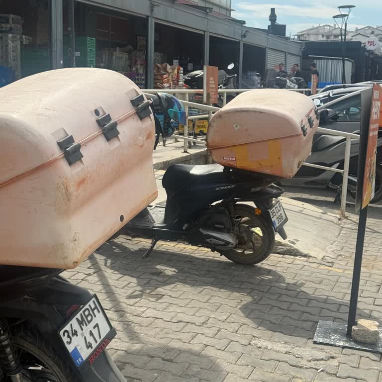 Migros Güzelbahçe Kuryesinin Hızlı Sürüşü Can Güvenliğini Tehlikeye Attı