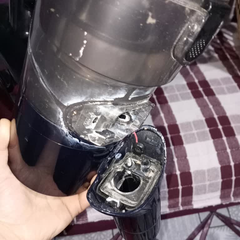 Garanti Süresindeki Sinbo Elektrikli Süpürgenin Gövdesi Aniden Kırıldı