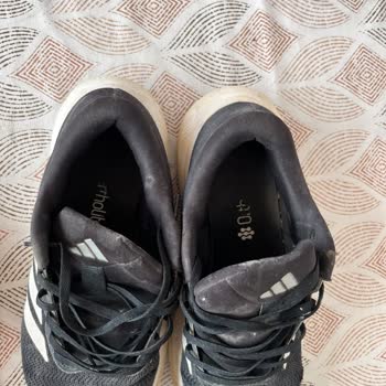 Sneakerbox'tan Alınan Ayakkabılar Bir Ayda Açıldı, 2 Yıllık Garanti Hakkı İhlal Edildi
