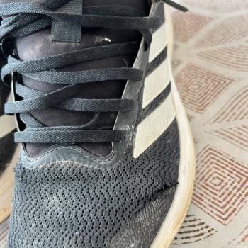 Sneakerbox'tan Alınan Ayakkabılar Bir Ayda Açıldı, 2 Yıllık Garanti Hakkı İhlal Edildi