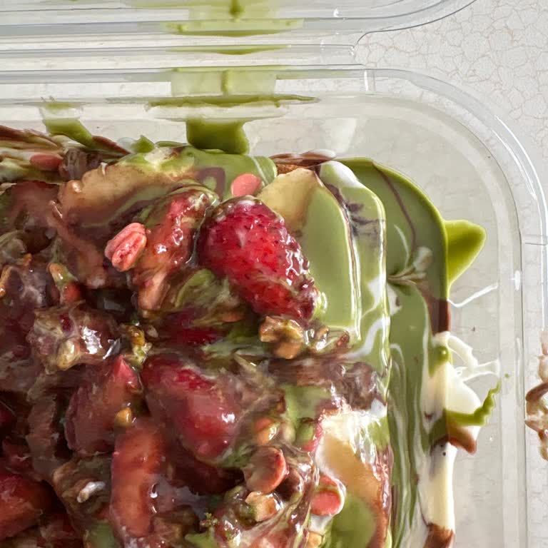 Waffle Siparişinde Yanık Taban Ve Eksik Orman Meyvesi