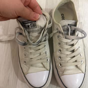 Converse Beyaz Ayakkabımda Erken Kararma Ve Renk Değişimi