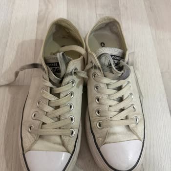 Converse Beyaz Ayakkabımda Erken Kararma Ve Renk Değişimi