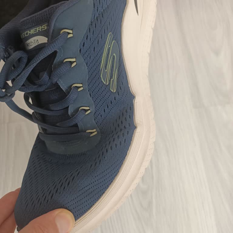 Kısa Sürede Yan Tarafı Açılan Skechers Ayakkabının Üretim Hatası Olarak Değerlendirilmesi Gerekiyor