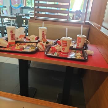 Ağrı Burger Merkez Şubesinde Hijyen Sorunları Ve Temizlik İhmalı