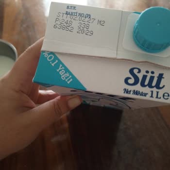 BİM Sütünde Yabancı Madde Görüldü, Sağlık Endişesi