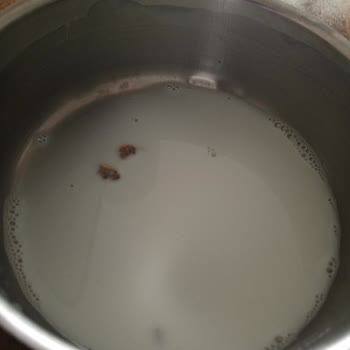 BİM Sütünde Yabancı Madde Görüldü, Sağlık Endişesi