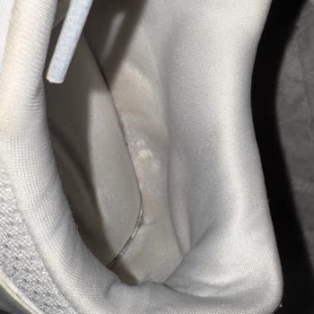 Skechers Hillcrest Ayakkabısında Erken Kırılma Ve Yırtılma Değişim Talebi