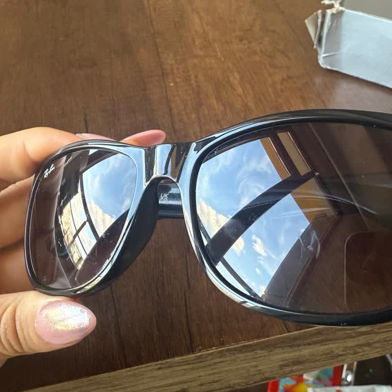 İstiklal Şubesinde Çizik Camlı Rayban Gözlüğüm İçin Ücretsiz Değişim Talebi