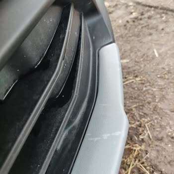 Yeni Aracın Plastik Parçası Boya Hasarına Neden Oldu
