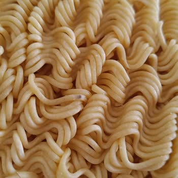 İndomie Körili Noodle’da Küflenme Ve Yağ Paketi Eksikliği
