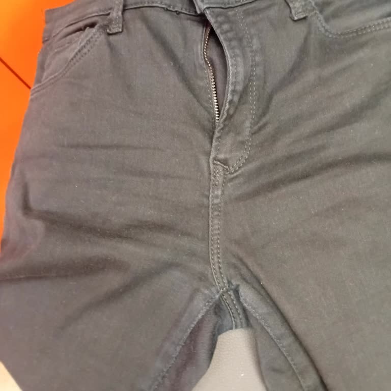 Mavi Siyah Kot Pantolonunda Hızlı Tiftiklenme, Aşınma Ve Renk Solması