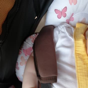 Bebek Arabasında Tekerlek Ve Güvenlik Kemerindeki Tasarım Hataları