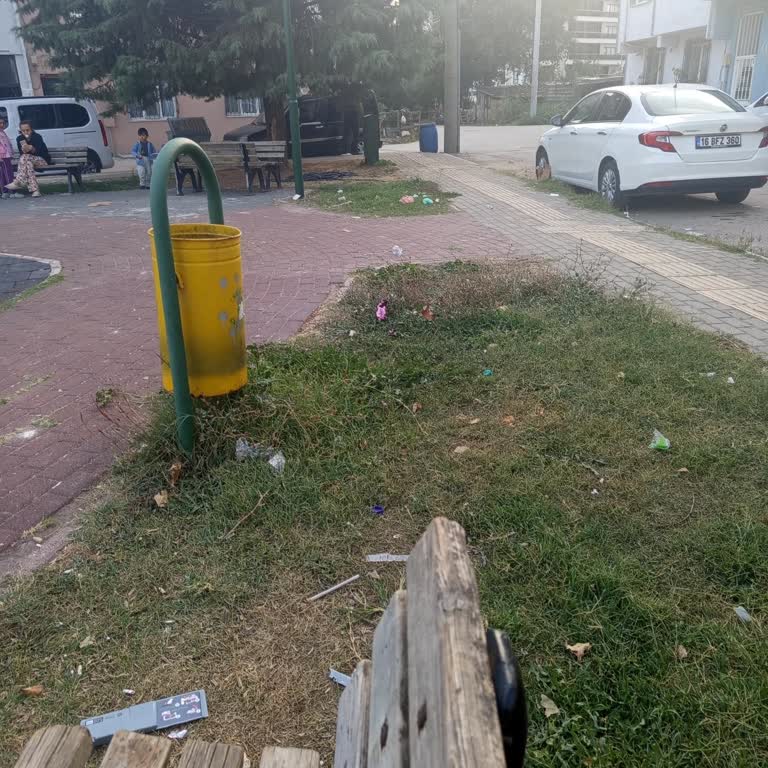 Yunus Parkı’nda Yetersiz Temizlik Görevlisi Mahalleyi Rahatsız Ediyor