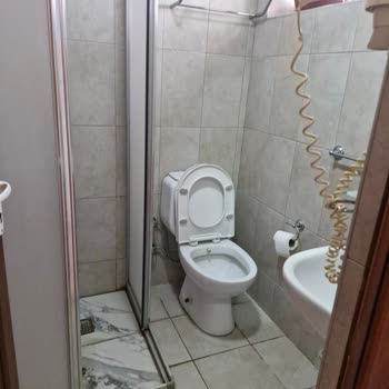 Bodrum Otelinde Hijyen Sorunu, Karafatma Ve Kötü Yemek