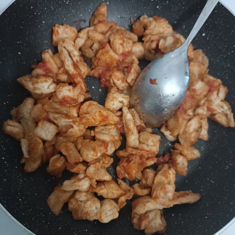 Ettat Dondurulmuş Döner Ürününün Et İçermemesi Üzerine Ücret İadesi Talebi