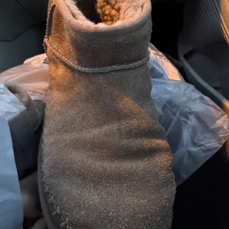 Kısa Sürede Deforme Olan UGG Classic Mini Botta Üretim Hatası İddiası Ve Haksız Red