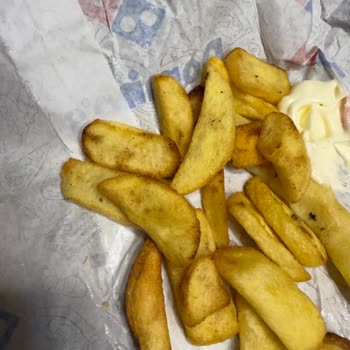 Yanık Peynirli Pizza Ve Küçük Patates Porsiyonu Üzerine Şikayet