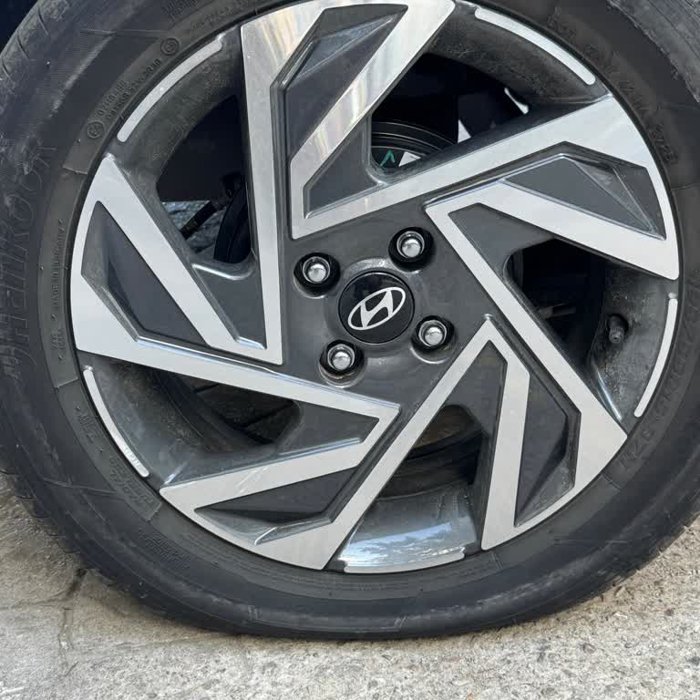 Hyundai Servisi Patlayan Lastiği Görmezden Gelerek Müşteriyi Riske Attı
