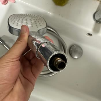 Hansgrohe Duş Başlığının Yapıştırıcı Sorunu Kısa Sürede Bozuldu