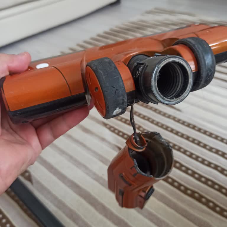 Awox Sl596 Şarjlı Süpürge Başlığı Kırıldı Ve Servis İle İletişim Sağlanamıyor