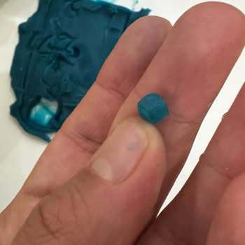 Çocuk Oyun Hamuru Setinde Cam Parçaları Bulundu, Piyasadan Çekilmesi Gerekiyor