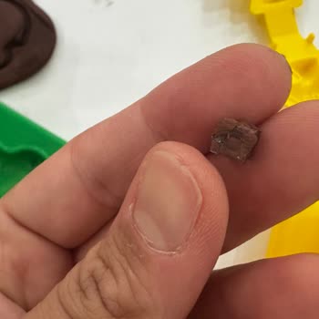 Çocuk Oyun Hamuru Setinde Cam Parçaları Bulundu, Piyasadan Çekilmesi Gerekiyor