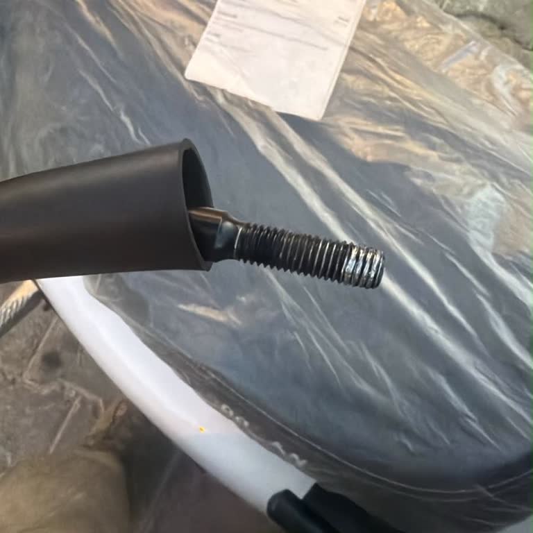 Moto Kırbaş Motosikletin Aynasının Cıvata Kısmının Dişlerinin Yalama Olduğunu Fark Ettik