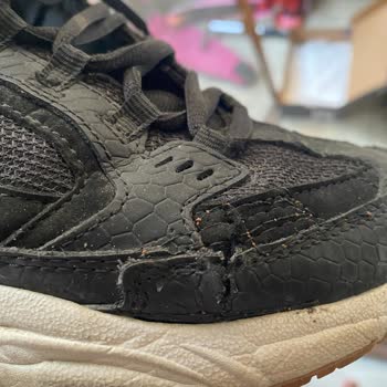Kısa Sürede Yırtılan Skechers Ayakkabısına İade Ve Değişim Talebi