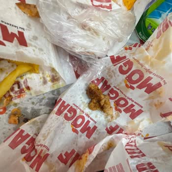 Mogaf Hatay Döner Şubesinde Tavuk Dürümde Kıkırdak, Böcek Ve Deri Parçaları Bulundu