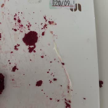 Geçmiş Son Kullanma Tarihli Bozuk Pastanın Satışı