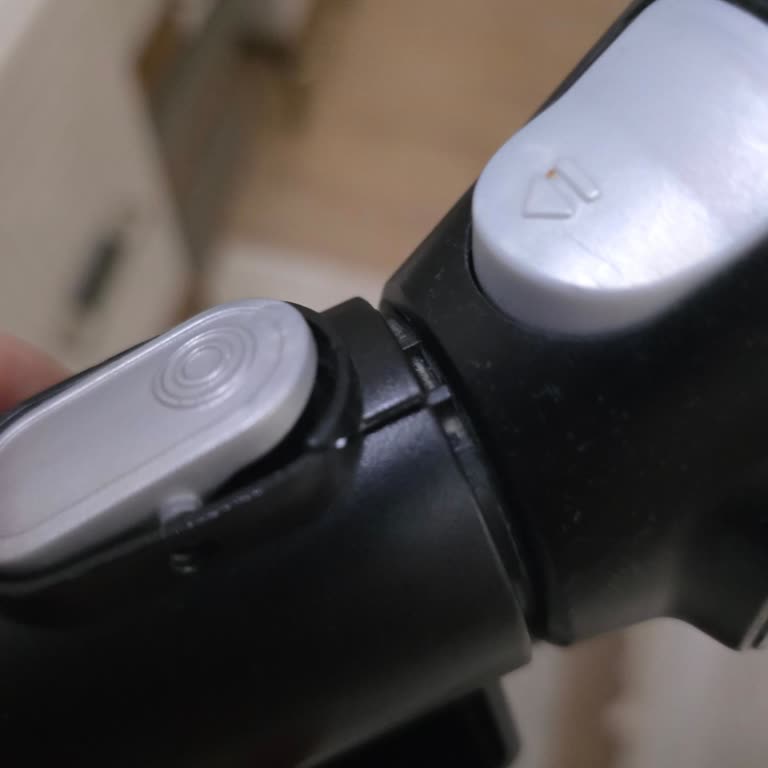Bosch 711XL Dikey Süpürgede Ara Bağlantı Parçasının Sürekli Kırılması Ve Ücretsiz Değişim Talebi
