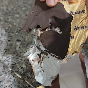 Şekil Bozukluğu Ve Eksik Parçalar Nedeniyle Ülker %60 Bitter Kalıp Çikolatada İade Talebi