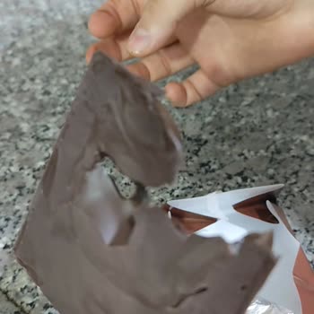 Şekil Bozukluğu Ve Eksik Parçalar Nedeniyle Ülker %60 Bitter Kalıp Çikolatada İade Talebi