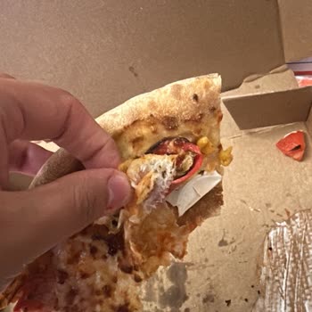 Domino's Pizza’da Büyük Plastik Parça Bulunması Ve Yaşanan Hayati Tehlike
