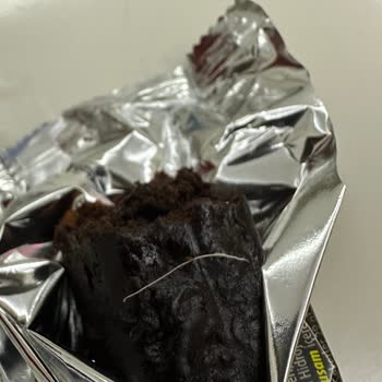 Çikolatalı Kekte Plastik Parça Bulunması Sağlık Endişesi Yaratıyor