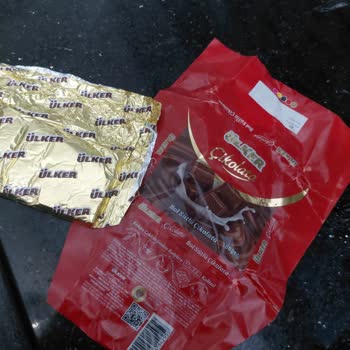 Ülker Çikolatasında Plastik Parçalar Tespit Edildi Tüketici Güveni Sarsıldı