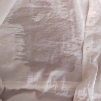 Yumoş Ütü Spreyi Giysilerime Koyu Lekeler Bıraktı
