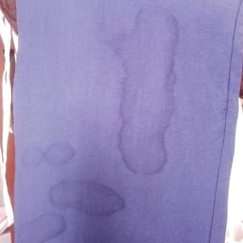 Yumoş Ütü Spreyi Giysilerime Koyu Lekeler Bıraktı