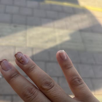 Smira Nail Studio Protez Tırnaklarım Kırıldı Sorumluluk Almadı