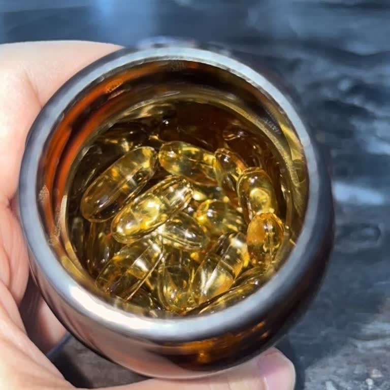 Nutraxin Omega 3 2000 Mg Ürününde Yoğun Koku Ve Kapsül Yapışması Nedeniyle Mide Sorunları